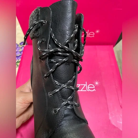 Botas - Picture 3 of 5